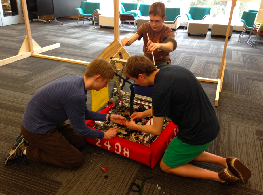 Robotics prepare for state competition on May 17th!