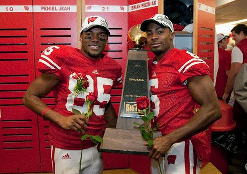 Anderson, 06, and a teammate at Wisconsin after winning a Big Ten championship. 