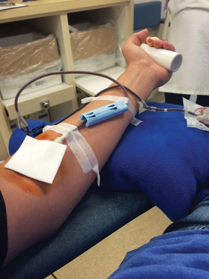 Donors+increase+blood+flow+in+the+arm+by+squeezing+or+rolling+a+heated+object.
