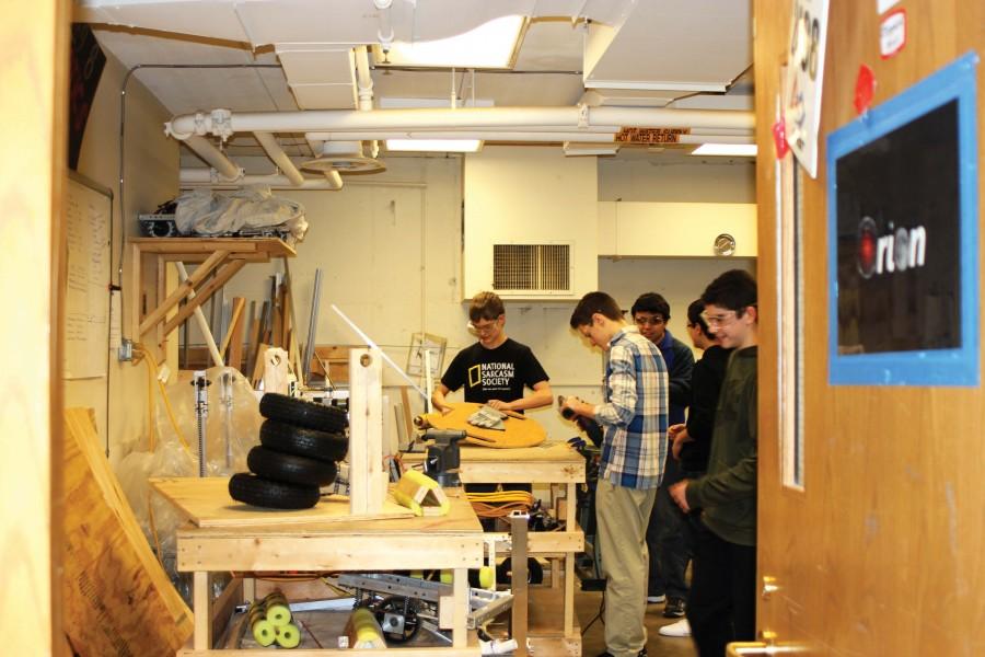 Bearbotics+first+builds+the+robot+in+their+shop%2C+which+is+then+tested+at+competitions