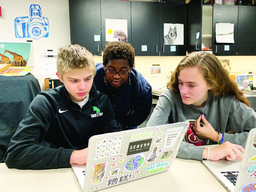 Frederick Leow ‘22, Yeukai Zimbwa ‘20, and Kelly Dayton ‘22 work together in the Photography room on a layout for FLASH. 