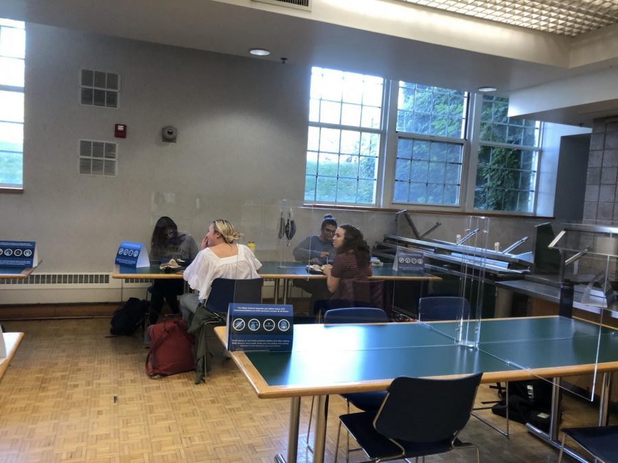 Seniors enjoy their lunch in the lunchroom. Unlike juniors and sophomores, seniors are allowed to eat in the courtyard or go to the senior lounge when they’re finished. They find this time helps them stay on top of their schoolwork and college applications. 