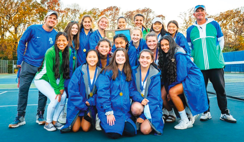 Players+pose+with+their+plaque+after+winning+the+Section+with+a+4-3+win+over+Breck.