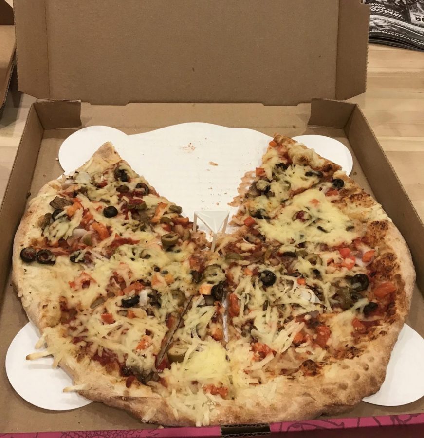Pizza+Luc%C3%A9s+vegan+Garden+Veggie+pizza.