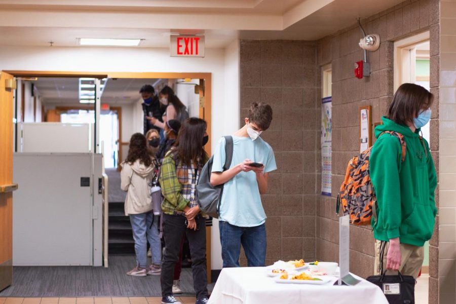 Students have noticed shorter wait times during lunch, despite the lack of staggered release times from first semester. 