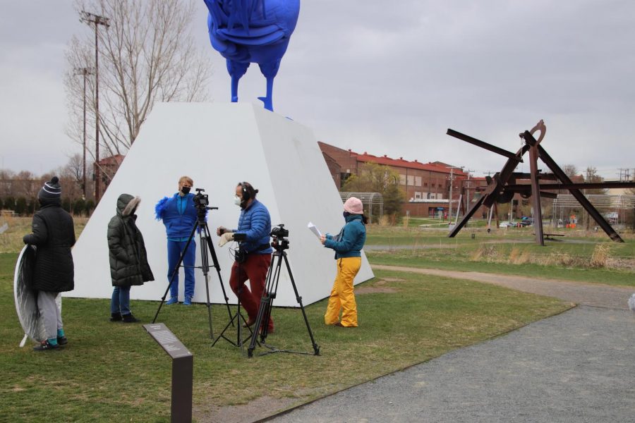 Left to right: Emma Brown ‘22, Anika Rodriguez ‘23, John Erlandson ‘21, Mohamed Yebdri, and Taous Khazem shoot a scene in the Minneapolis Sculpture Gardens. 