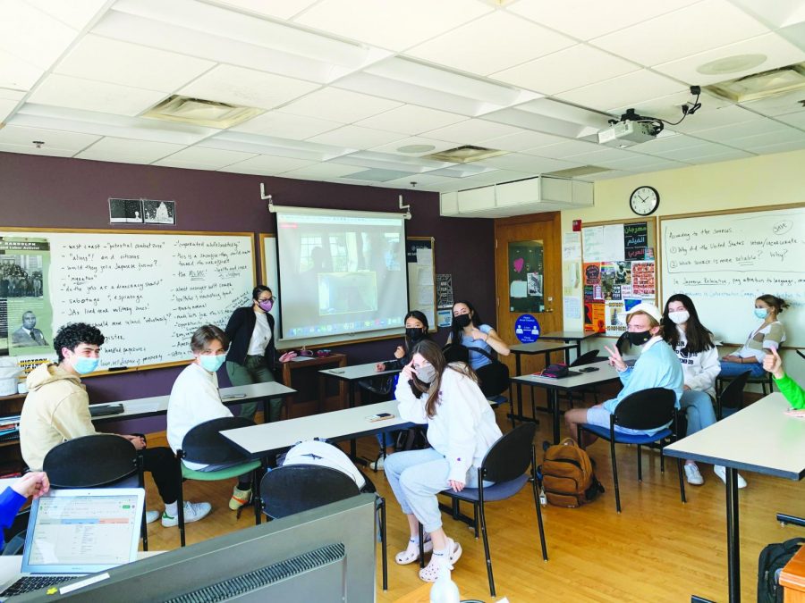 Michelle Baroody teaches AP U.S. History using a seating chart to maintain distance and easy contact tracing. Pictured left to
right: Darian Mehra ‘23, Alex Chiesa ‘23, Audrey Anderson ‘23, Allyson Jay ‘23, Mina Rossi ‘23, Rowan Wallin ‘23, Lilly
Anderson ‘23, and Sophia Perepelitsyn ‘23.