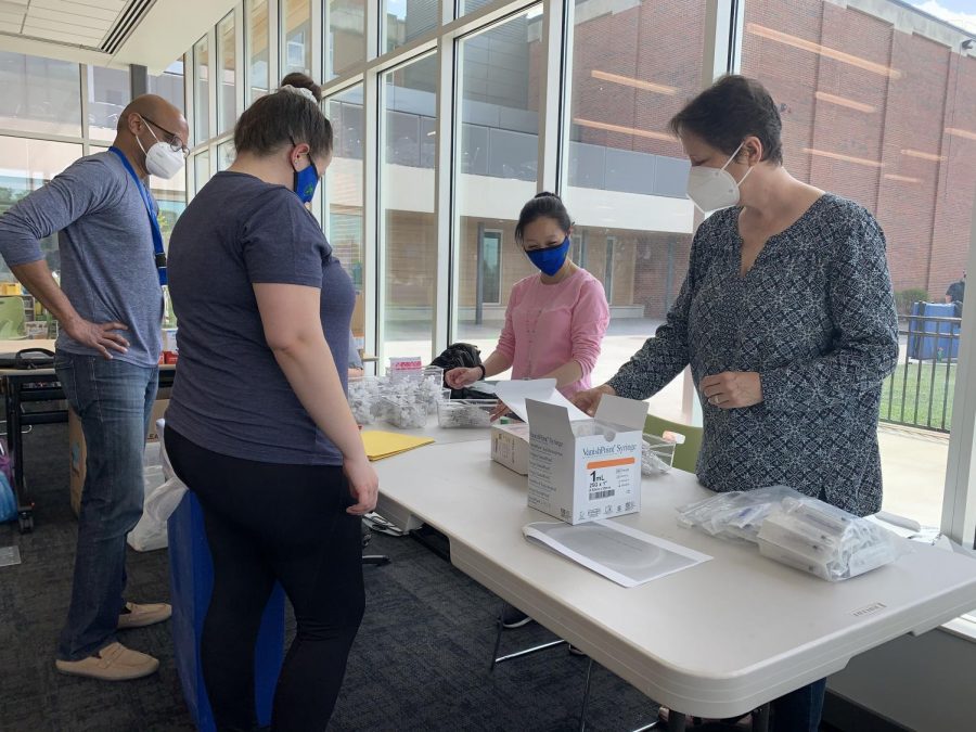 Parent volunteers gave vaccines to students. 