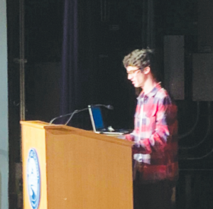 Drew Shapiro ‘22 spoke on how talking to strangers encourages growth and provides new
learning opportunities. His speech also described the positive outcomes of stepping outside of your comfort zone to interact with new people.