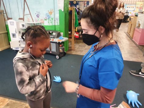 Sofia Perri ‘23 uses a stethoscope with a young boy from West Virginia. Perri reflects on her experience, “Not only did we learn so much about how to practice healthcare, but also about how to interact with patients and about the community we visited. We learned a lot from the people through talking with them about their life stories and their culture in Appalachia.”