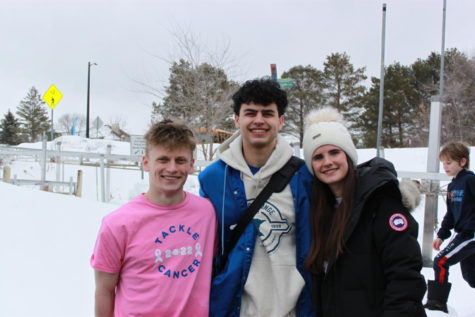 Zach Weiner ‘23, Mehra and Caroline Pollack
‘23 after they plunged. In for this location of the
Polar Plunge $201,079 was raised.