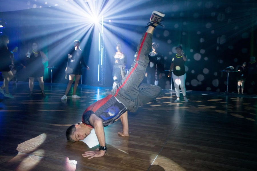 Buck break dances at his University of Chicago reunion. He often competes in dance battles with “different formats, but the most common is they’ll have a preliminary round where
everybody dances for 45 seconds or a minute, and sometimes that’s showcase style where they’ll just have one person come up after the other and dance in front of the judges.”