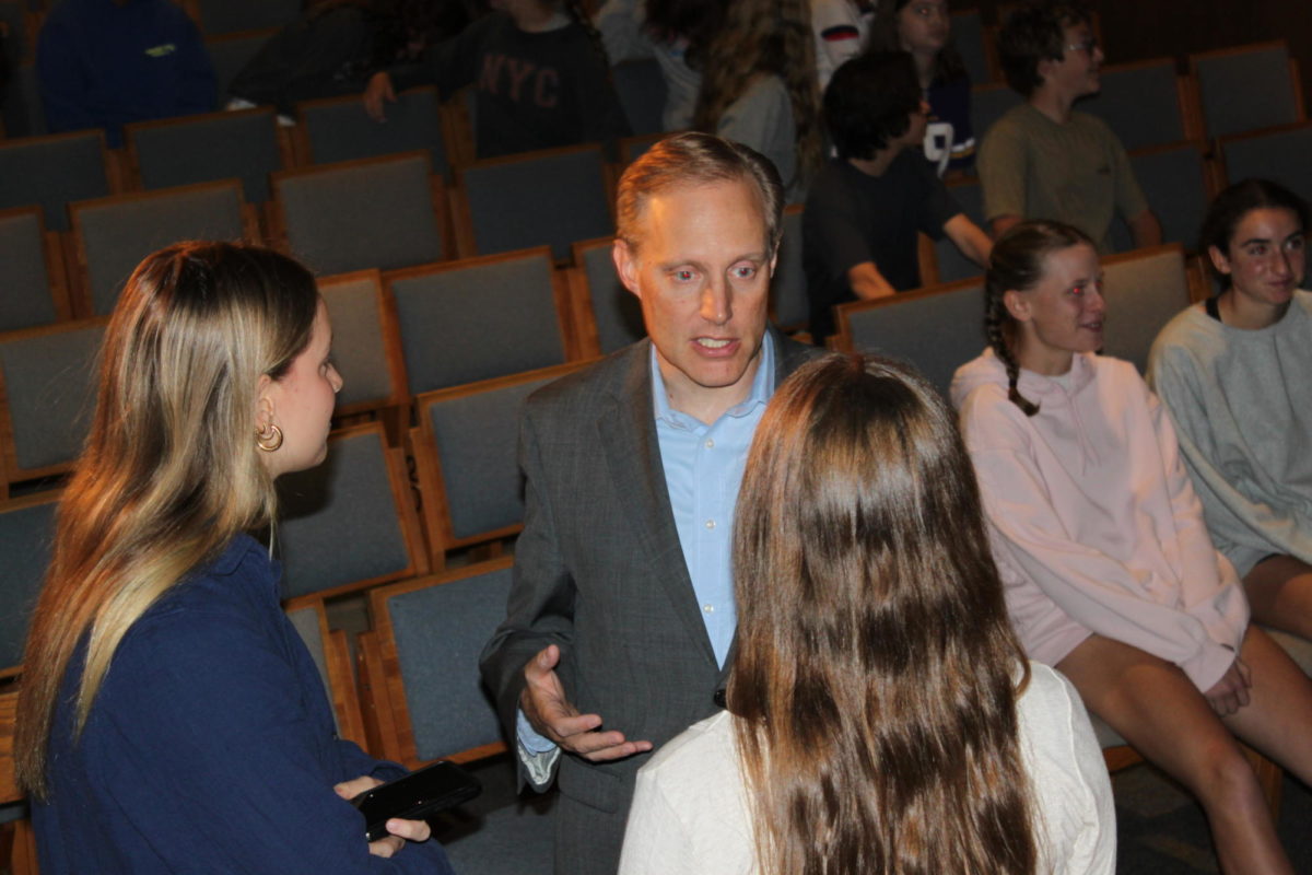 Prior to his presentation during assembly, MN Secretary of State Steve Simon spoke with students in the Juliet Nelson Auditorium. 