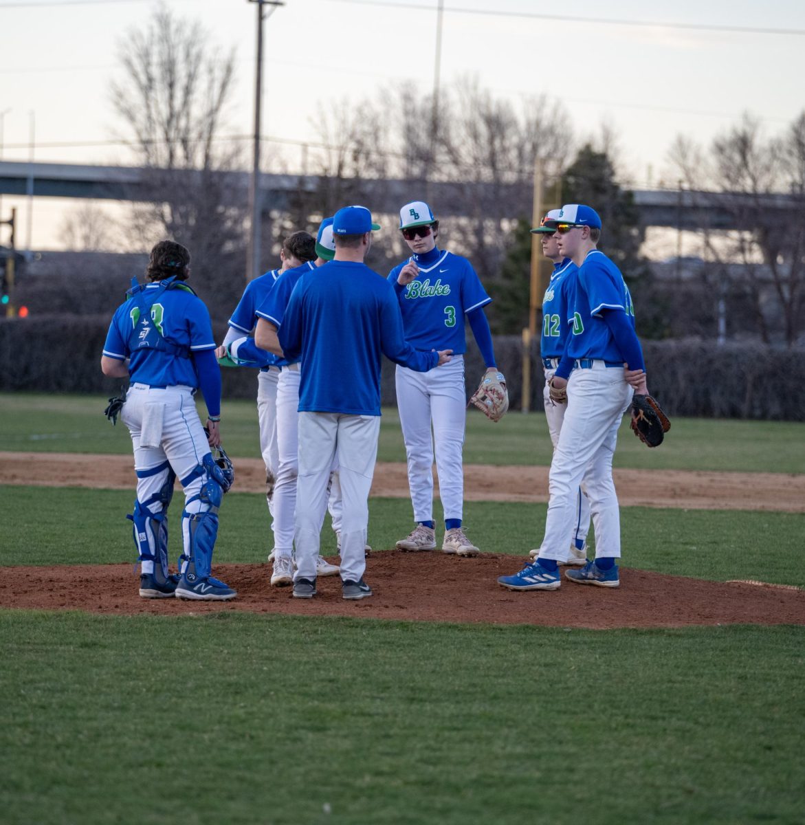 Nick Russeth 27, Tyler Vandersall ‘24, Michael Hackett ‘24, and JT Sugalski ‘24 gather in a team timeout.